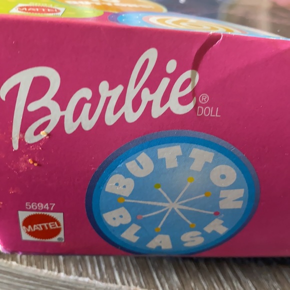Button Blast Barbie 2002 - Picture 5 of 6